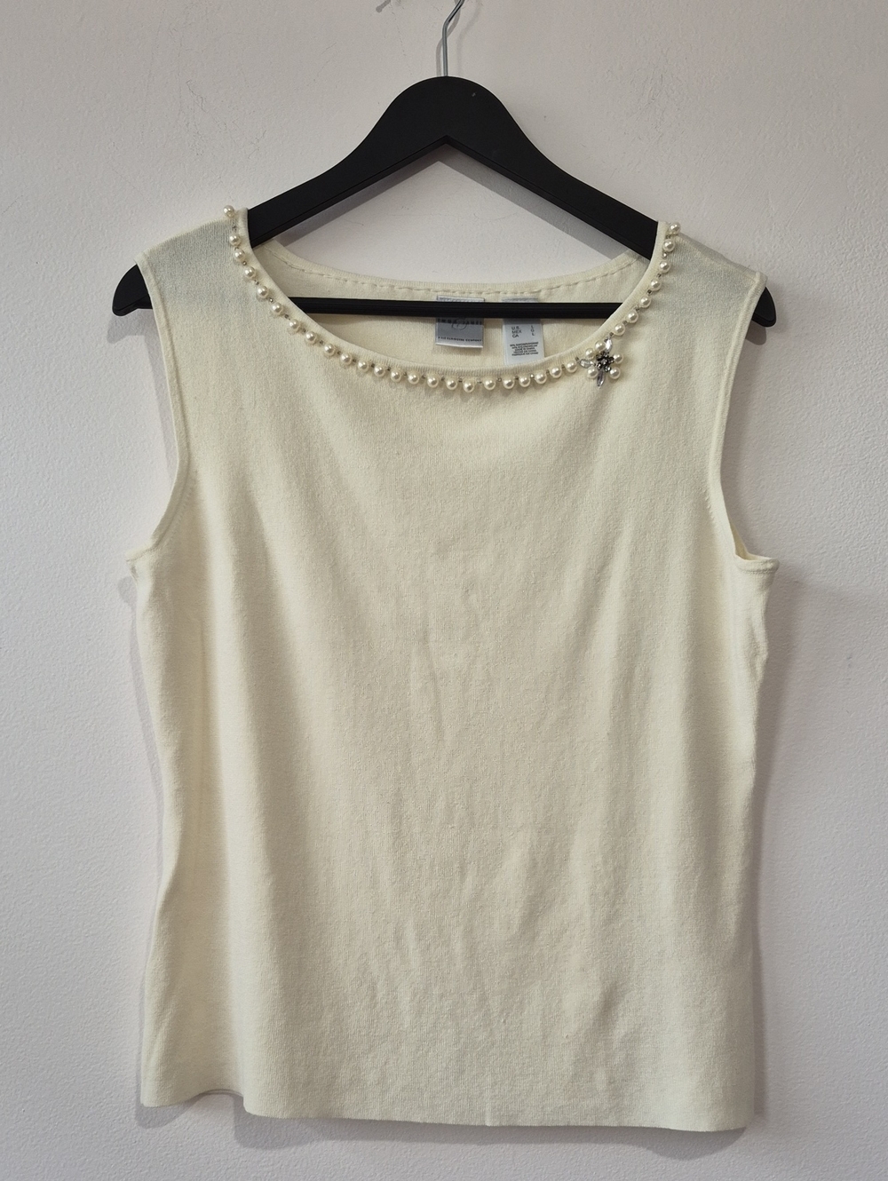 EMMA JAMES SLEEVELESS KNIT PEARL ACCENT TOP